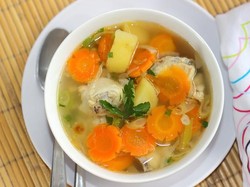 Resep Sayur Sop Ayam yang Gurih dan Tips Membuatnya