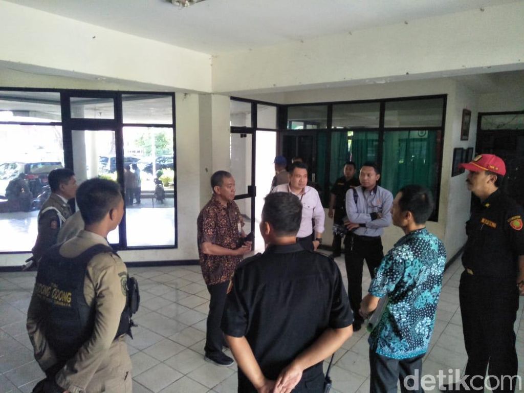 Pemkot Surabaya Kosongkan Wisma Persebaya di Karanggayam Pemkot Surabaya Kosongkan Wisma Persebaya di Karanggayam