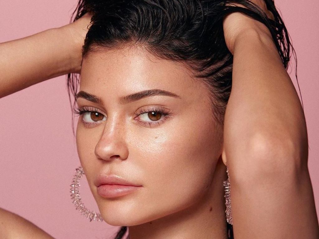 Skin Care Kylie Jenner Habis Terjual, Netizen Sebut Ulasannya Palsu Skin Care Kylie Jenner Habis Terjual, Netizen Sebut Ulasannya Palsu