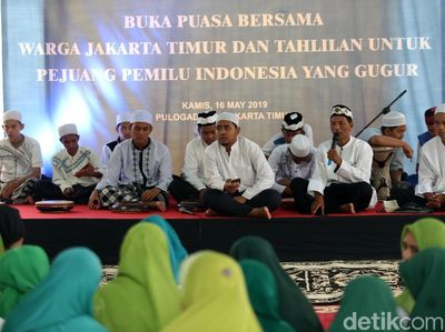 Warga Jaktim Doa Bersama untuk Petugas KPPS yang Meninggal