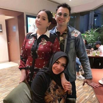 Raffi Ahmad, Nagita Slavina, & Rieta Amilia
