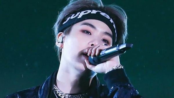 Keren, Kostum Panggung BTS yang Dirancang Oleh Dior