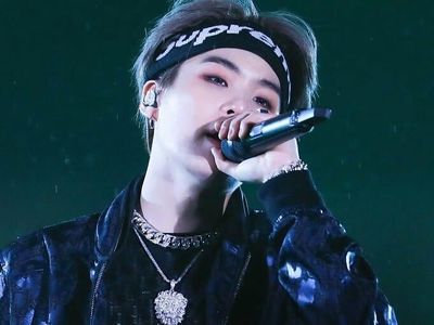 Keren, Kostum Panggung BTS yang Dirancang Oleh Dior