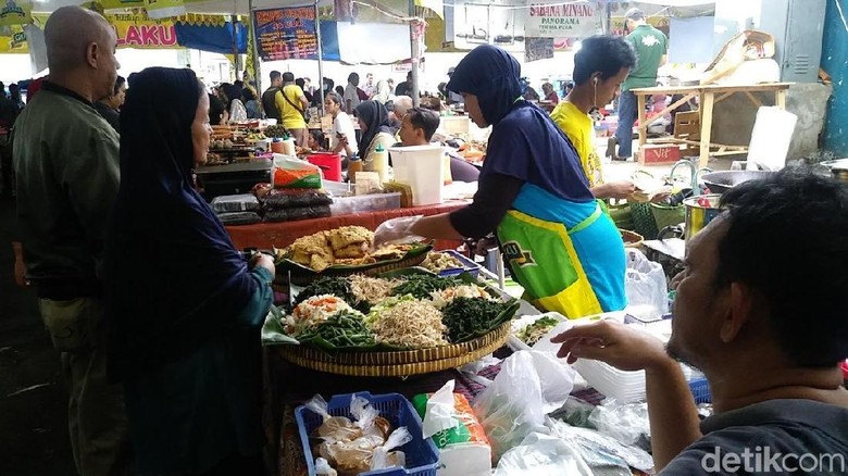 Suasana di Pasar Benhil jelang berbuka (Randy/detikcom) Suasana di Pasar Benhil jelang berbuka (Randy/detikcom)