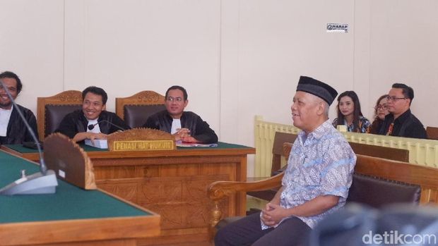 Sidag anggota Komite Disiplin PSSI Dwi Irianto seharusnya menghadirkan saksi Ratu Tisha, sekjen PSSI 