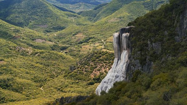 Foto: Fenomena Air Terjun Beku
