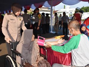 Polri Gelar Pengobatan Gratis di Bogor Polri Gelar Pengobatan Gratis di Bogor