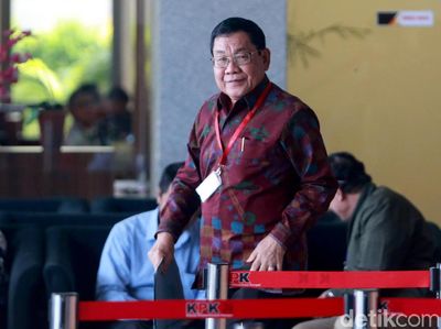 Gaya Wakil Bupati Mesuji Saat Diperiksa KPK