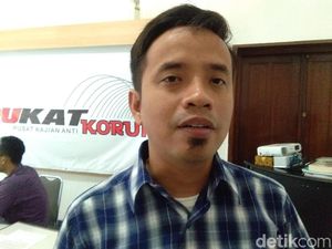 Dalih Medan Terjal untuk Beli Mobdin Mewah, Pukat: Harusnya Perbaiki Jalannya Dalih Medan Terjal untuk Beli Mobdin Mewah, Pukat: Harusnya Perbaiki Jalannya