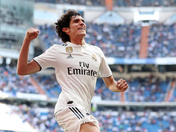 MADRID, SPAIN - MAY 05:  Jesus Vallejo of Real Madrid celebrates as scores his team's second goal during the La Liga match between Real Madrid CF and Villarreal CF at Estadio Santiago Bernabeu on May 05, 2019 in Madrid, Spain. (Photo by Angel Martinez/Getty Images)