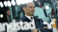 Massimiliano Allegri sedang menganggur setelah memberi enam trofi kepada Juventus selama empat musim terakhir. Allegri juga pernah menukangi Milan selama empat musim dengan perolehan satu Scudetto dan Piala Super Italia. Namun, Milan mungkin akan terkendala dengan gaji Allegri yang mencapai lebih dari 7 juta euro per tahun (sekitar Rp 108,3 miliar). Foto: Tullio M. Puglia / Getty Images