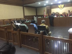 Saksi Cerita Awal Pemberian Suap Urus Perkara ke 2 Hakim PN Jaksel