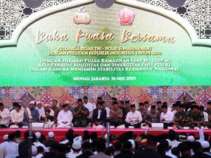 Jokowi Buka Puasa Bersama TNI-Polri