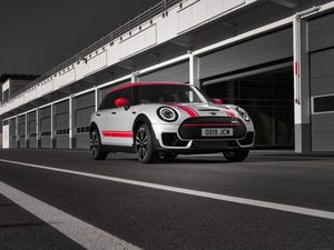 Di 2020 Mobil MINI Bakal Makin Ngebut Di 2020 Mobil MINI Bakal Makin Ngebut