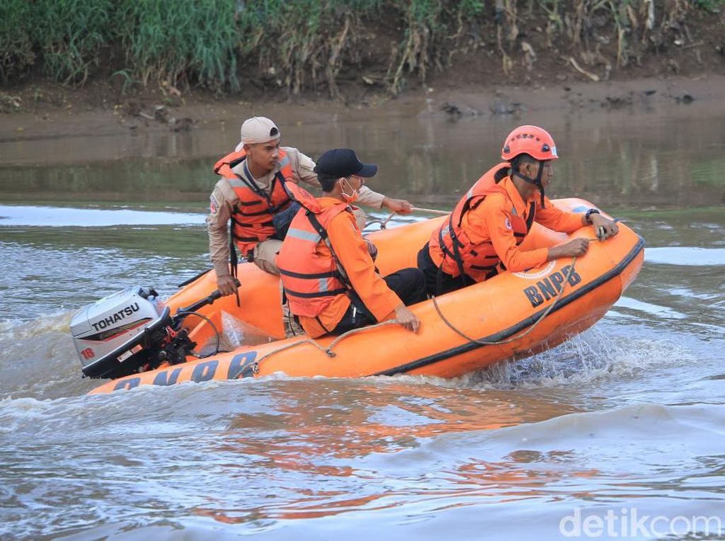 Usai Pesta Miras, Pasha Hanyut di Sungai Citarum Bandung Usai Pesta Miras, Pasha Hanyut di Sungai Citarum Bandung