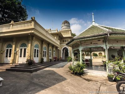 Menelusuri Cahaya Islam di Negeri Seribu Pagoda