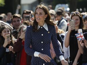 Bak Selebriti, Para Putri Kerajaan Dunia Tampil dengan Gaun Belahan Tinggi Bak Selebriti, Para Putri Kerajaan Dunia Tampil dengan Gaun Belahan Tinggi
