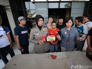 Nekat Tawarkan Prostitusi di Eks Lokalisasi Dolly, Satu Muncikari Diamankan Nekat Tawarkan Prostitusi di Eks Lokalisasi Dolly, Satu Muncikari Diamankan
