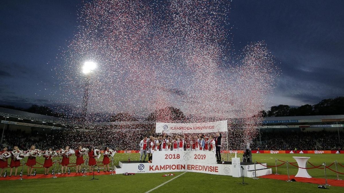 Ajax Amsterdam juara Eredvisie 2018/2019. (Foto: Dean Mouhtaropoulos / Getty Images)