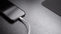 Cara Cas HP yang Benar biar Baterainya Awet dan Gadget Tak Rusak