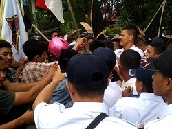 Demo Tuntut Penuntasan Kasus Randy-Yusuf di Kendari Berujung Bentrok