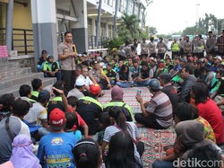 Polisi Gandeng Komunitas di Terminal Purabaya Demi Lancarnya Mudik Lebaran
