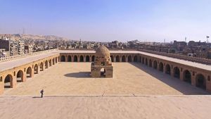 Foto: Masjid Tertua Kairo yang Pernah Jadi Pangkalan Militer