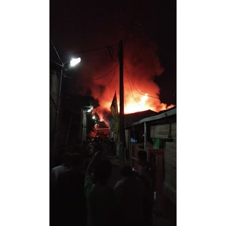 3 Rumah Tinggal Terbakar di Ciledug, 7 Unit Damkar Dikerahkan 3 Rumah Tinggal Terbakar di Ciledug, 7 Unit Damkar Dikerahkan