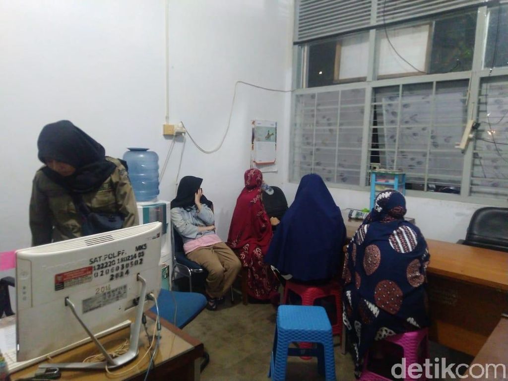 Dinsos Makassar Razia Kos untuk Dapatkan Pasangan Mesum saat Ramadhan Dinsos Makassar Razia Kos untuk Dapatkan Pasangan Mesum saat Ramadhan