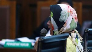 Momen Eks Bos Pertamina Mewek Dipersidangan