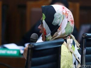 Momen Eks Bos Pertamina Mewek Dipersidangan