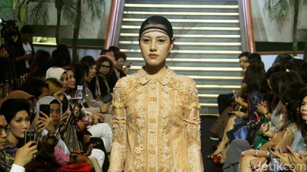 Koleksi Baju Lebaran Priyo Oktaviano Terinspirasi Gaya Busana Marie Antoinette