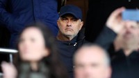 Jose Mourinho saat ini belum memiliki klub setelah dipecat Manchester United. The Special One masuk salah satu kandidat manajer Chelsea jika Sarri pergi. (Foto: Clive Rose / Getty Images)