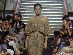 Inspirasi Marie Antoinette di Baju Lebaran Karya Priyo Oktaviano