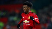 Angel Gomes masih berusai 18 tahun. Debutnya di MU terjadi saat di bawah asuhan Jose Mourinho. Gomes kabarnya kesal dengan Ole Gunnar Solskjaer yang tak memberinya kesempatan. Gomes mengancam ingin pergi dan Barcelona sudah memburu. (Foto: Peter Powell/Reuters)