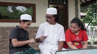 Keseruan Ngabuburit ala Keluarga Mandra