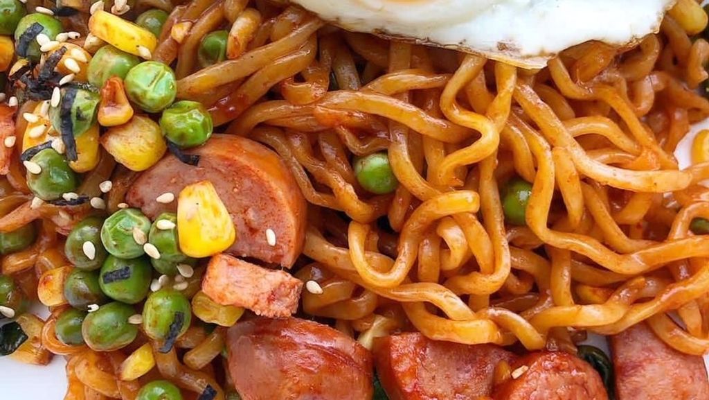 Tambah Nutrisi Mie Instan Untuk Sahur Dengan 10 Racikan Ini Tambah Nutrisi Mie Instan Untuk Sahur Dengan 10 Racikan Ini