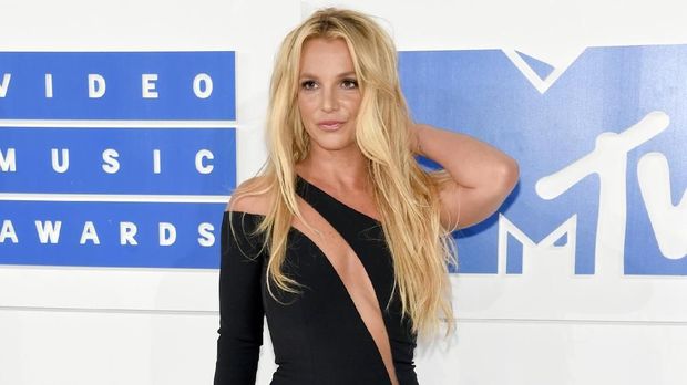Britney Spears sempat mengklaim telah mengalahkan rekor Usain Bolt.