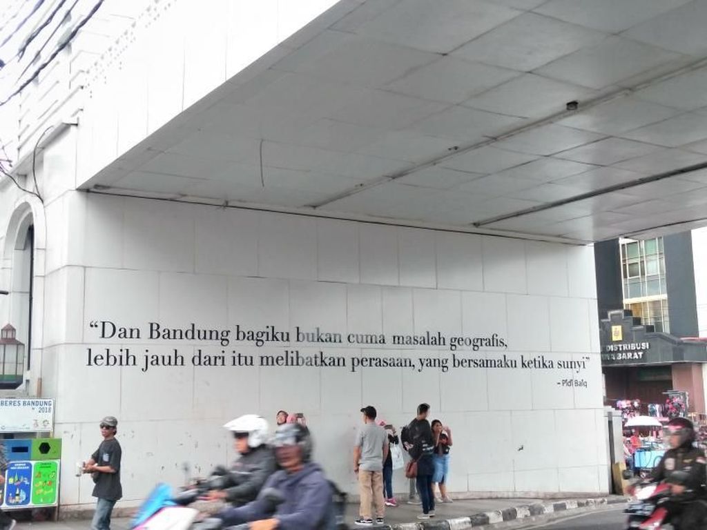 Menyusuri Jejak Cinta Dilan dan Milea Menyusuri Jejak Cinta Dilan dan Milea
