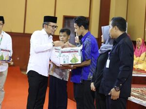 Gelar Bukber, Menaker Bagikan 1.000 Paket Ramadhan