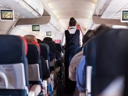 Kisah-kisah dari Mereka yang Menggunakan HP di Pesawat Seperti Mumtaz