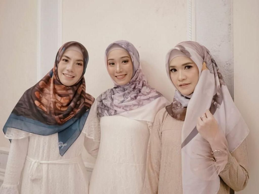 Mantan Pebulutangkis Adriyanti Firdasari Luncurkan Brand Hijab Mantan Pebulutangkis Adriyanti Firdasari Luncurkan Brand Hijab