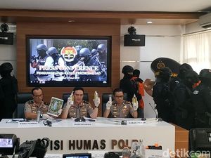 Densus 88 Tangkap 29 Terduga Teroris Berencana Ledakkan Bom 22 Mei Densus 88 Tangkap 29 Terduga Teroris Berencana Ledakkan Bom 22 Mei