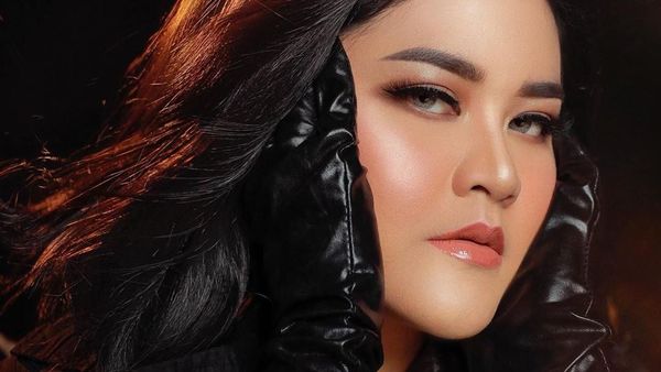 Foto: Kahiyang Ayu Cantik Manglingi Tampil ala Hollywood Look