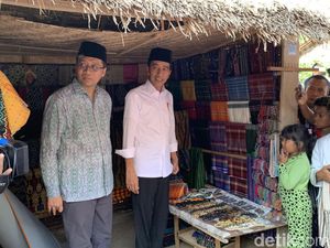 Jokowi Borong Kain Tenun Lombok dan Saksikan Tarung Peresean Jokowi Borong Kain Tenun Lombok dan Saksikan Tarung Peresean