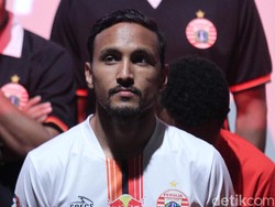 Untuk jersey tandang, Persija Jakarta akan menggunakan warna putih. 