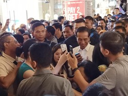 Jokowi Jalan-jalan di Beachwalk Bali, Turis Asing Heboh