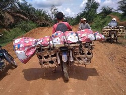 Miris! Jenazah Warga di Riau Diangkut ke Pemakaman Pakai Motor