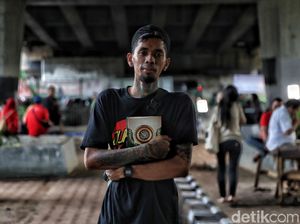 Potret Anak Punk Ngaji di Kolong Flyover Tebet Potret Anak Punk Ngaji di Kolong Flyover Tebet