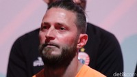 Sementara untuk jersey ketiga, tim asuhan Ivan Kolev itu akan memakai warna orange seperti warna kebesaran The Jakmania.